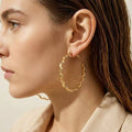 Boucles d'oreilles grande créole ondulée sculptée finition dorée