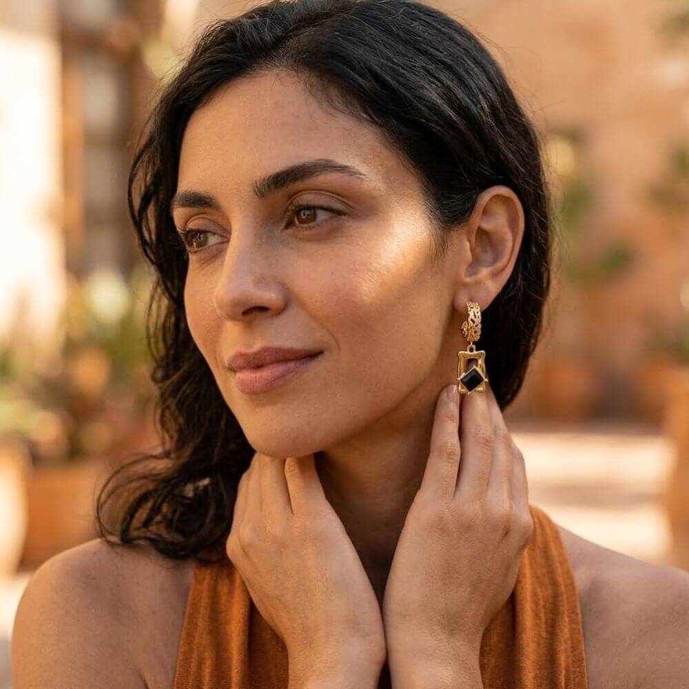 Boucles d'Oreilles INÈS Noire Dorées