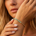 Bracelet jonc ouvert perles facettées en aigue-marine naturelle