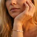 Bracelet jonc ouvert perles facettées en jade blanche naturelle